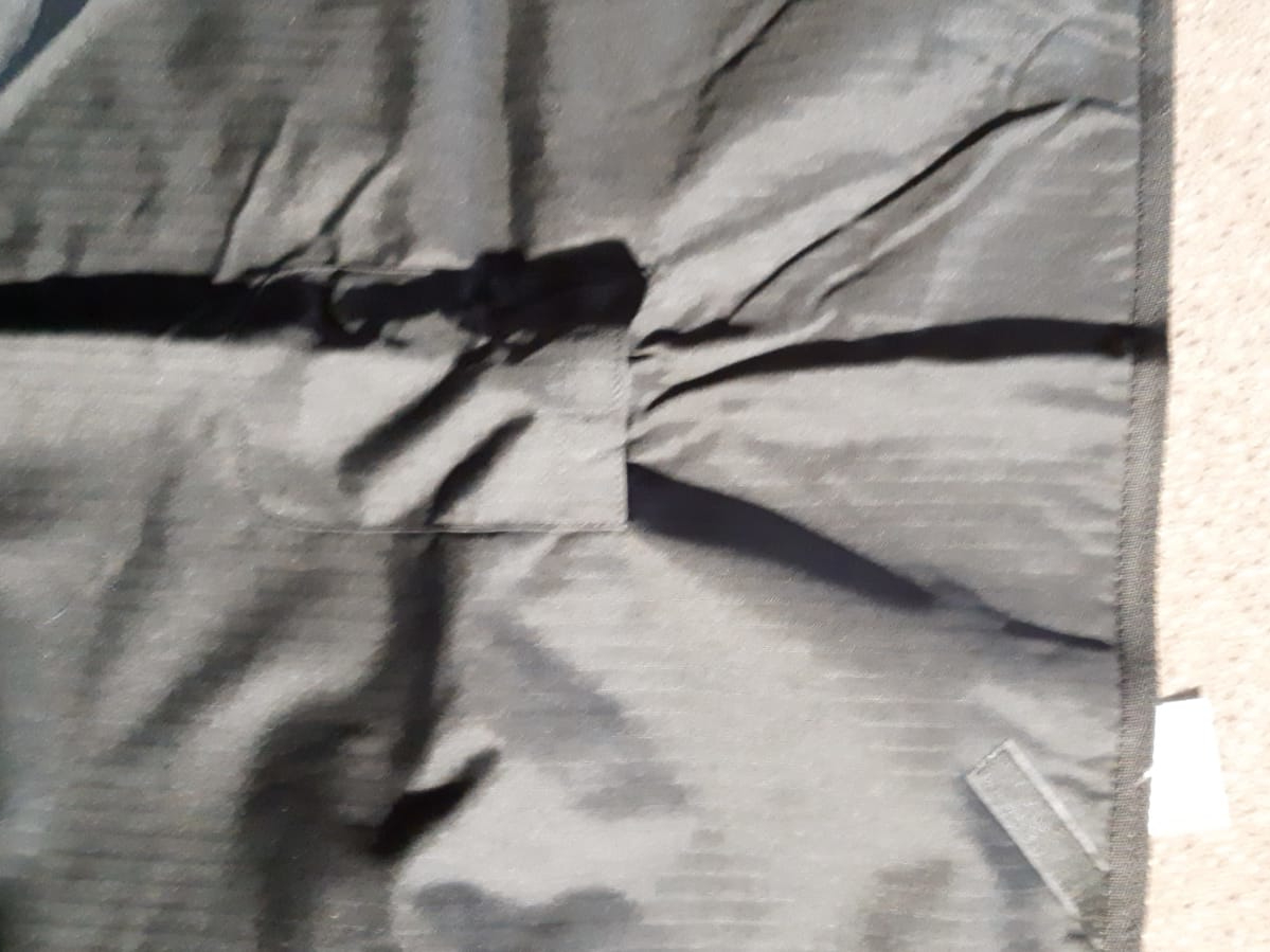 graue wasserdichte Bockdecke