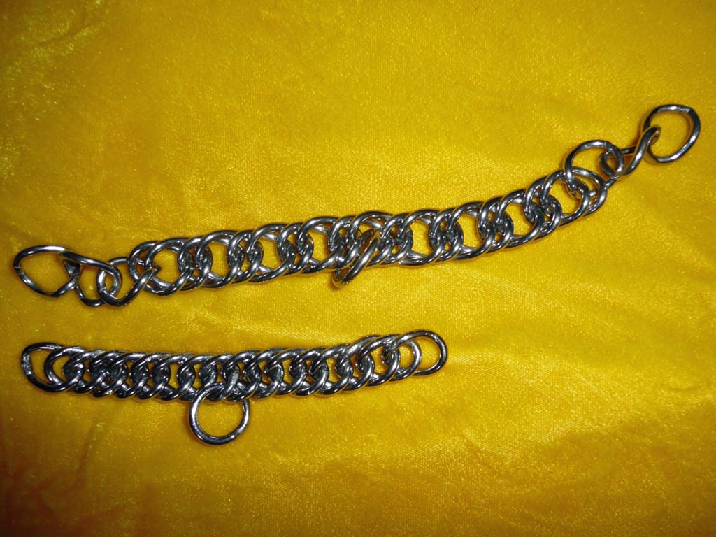 silberne Kinnkette doppelt gelegt