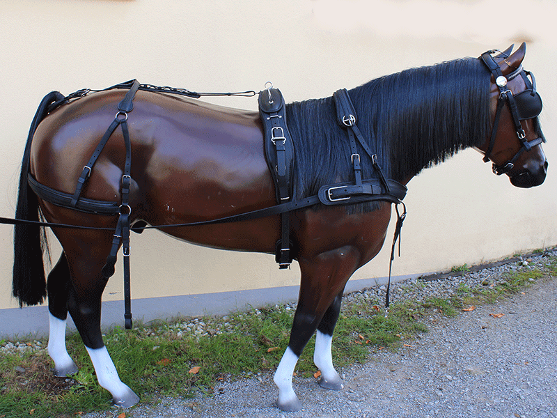 Pferdeattrappe mit Arden Biothane Brustblatt Lux Einspänner