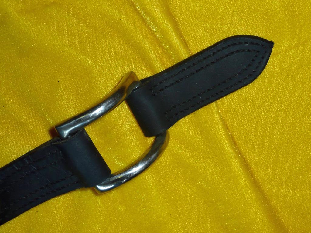 Schwarzer Schlaufstrang mit Öse