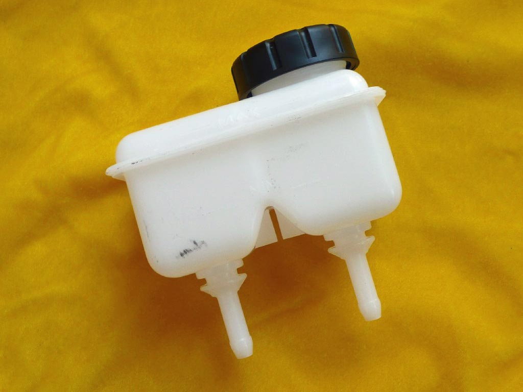 Ausgleichsbehälter für Bremsflüssigkeit für Pferdekutsche