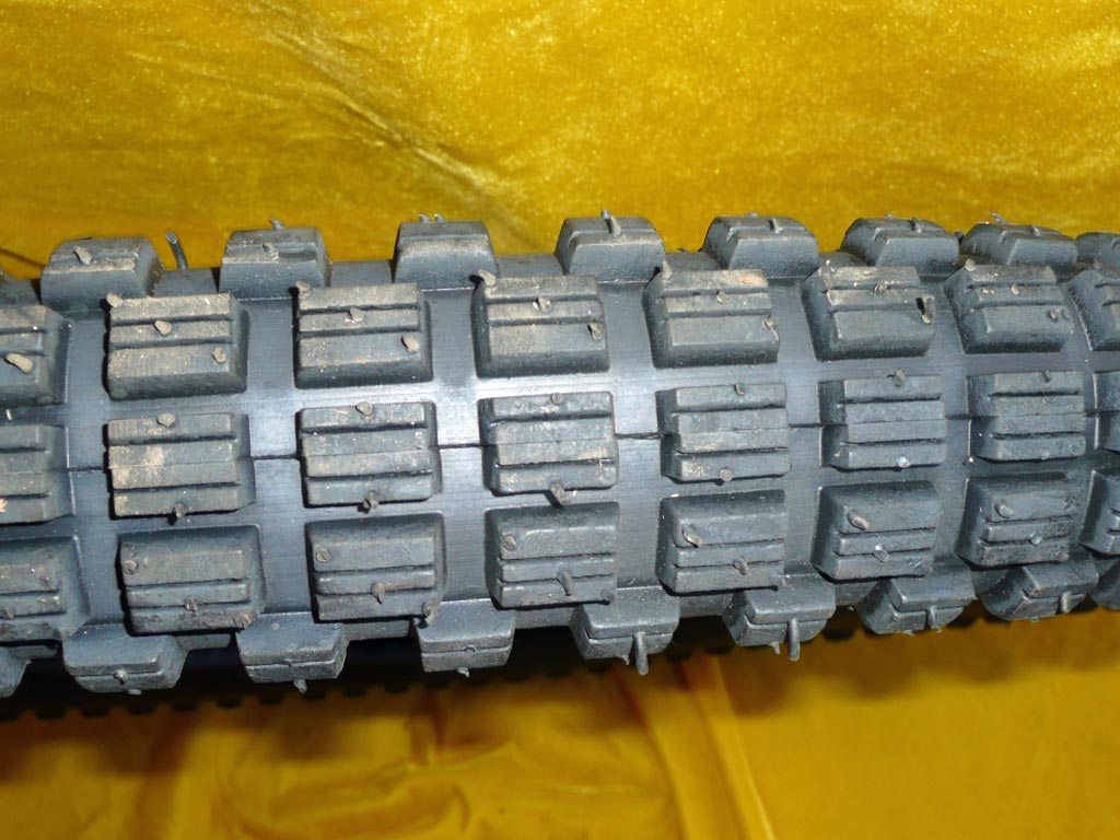 Schwarzer Mantel Reifen für Kutschenrad