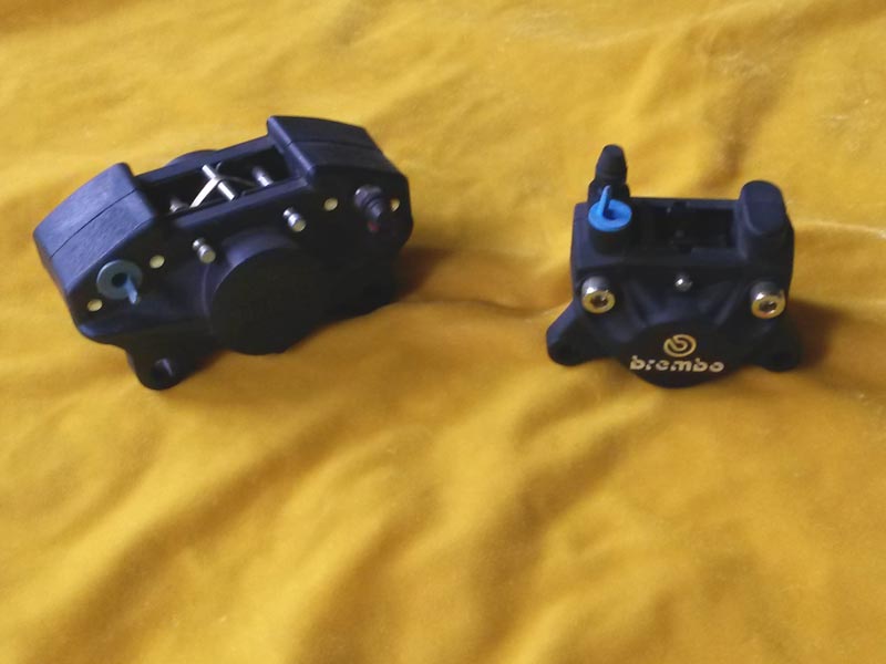 schwarzer Bremssattel