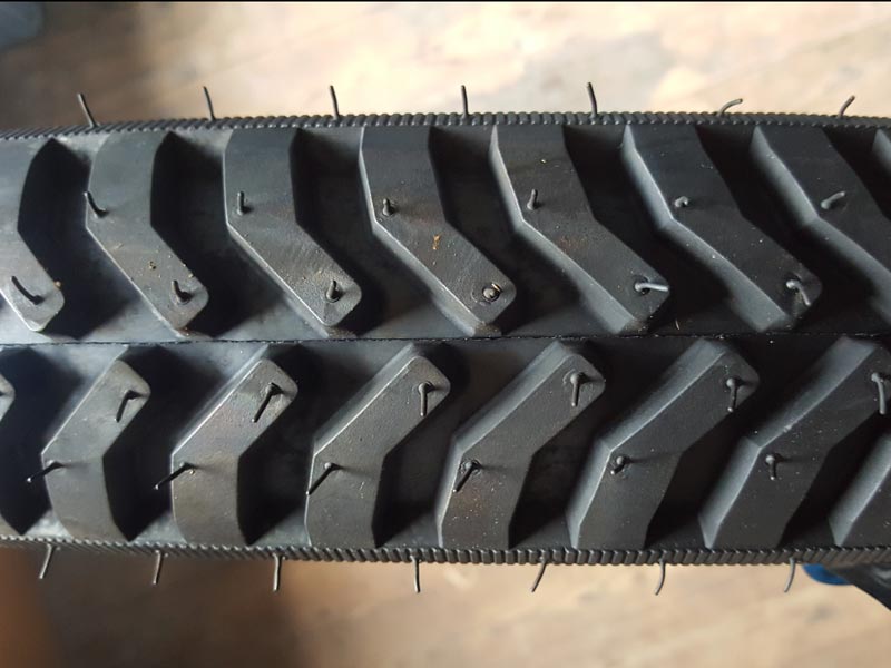 Schwarzer Mantel Reifen für Kutschenrad