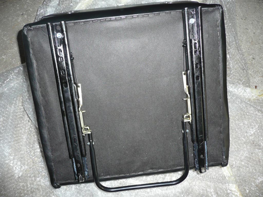 Sitzkeil mit Schienen und Rückenlehne Sitzkeil mit Schienen und Rückenlehne