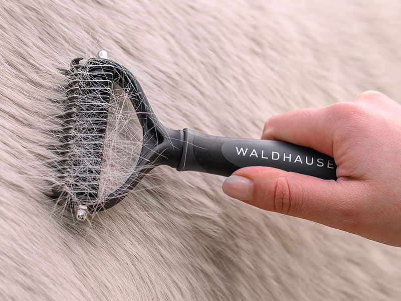 Entfilzungskamm mit grauem Gelgriff