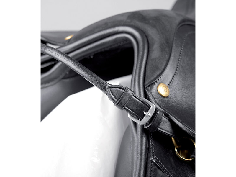 schwarzer Sattelanfassriemen