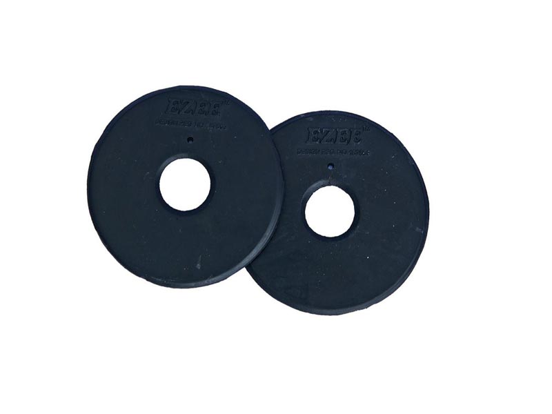 zwei schwarze Gebisscheiben